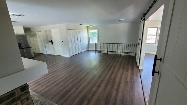 Foto del edificio - 792 N Barron Blvd