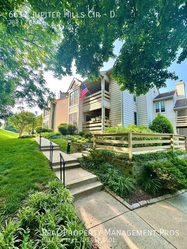 Building Photo - Top level Sun Soaked two bedroom two bath ...
