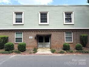 Building Photo - 2632 Park Rd