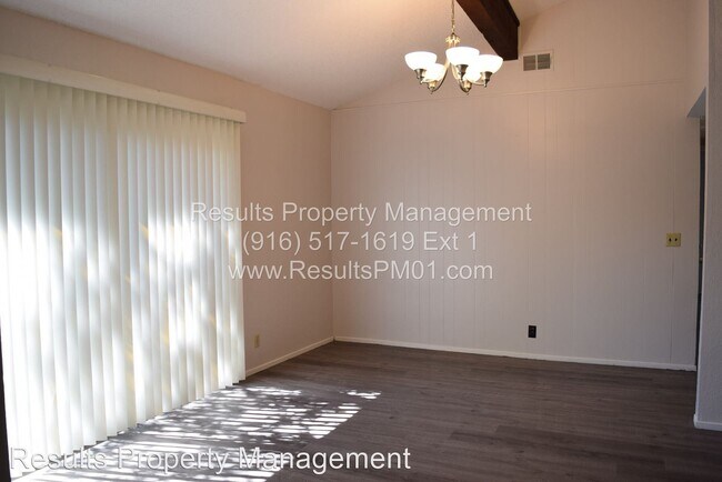 Building Photo - 2 br, 1 bath House - 7401 Willowcreek Dr.