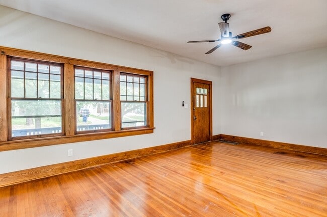 Building Photo - 309 Chautauqua