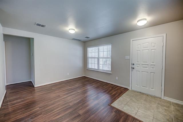 Foto del edificio - 2428 Emerald Ln