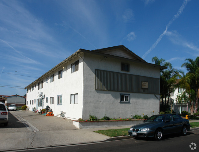 Building Photo - Esquire Palms Apartments