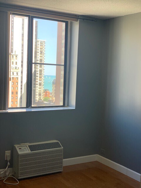 Foto del edificio - 1339 N Dearborn St