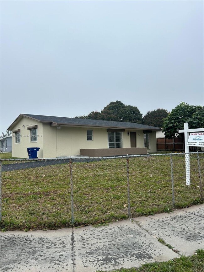 Foto del edificio - 3270 NW 196th Ln