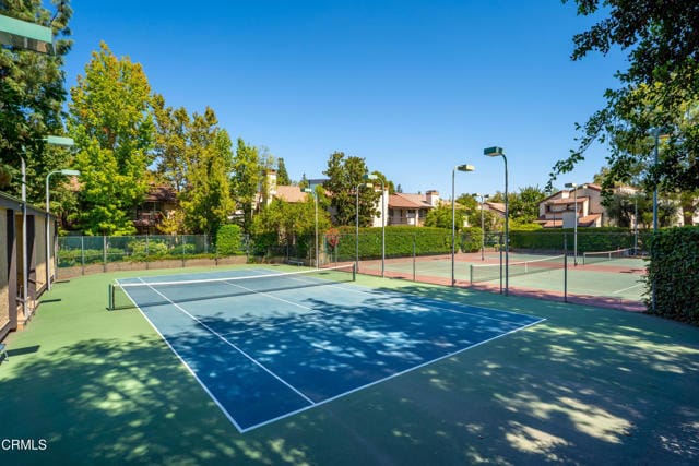 Building Photo - 5711 Owensmouth Ave