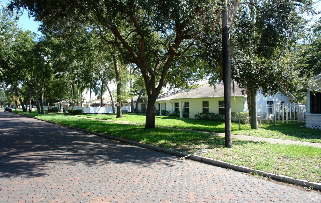 Primary Photo - 555 10th St N