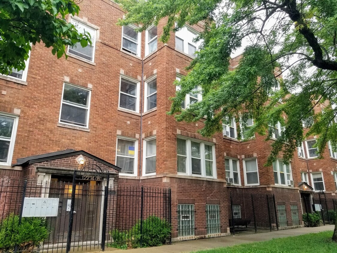 Primary Photo - 2218 N St Louis Ave