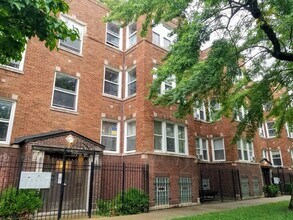 Building Photo - 2220 N St Louis Ave