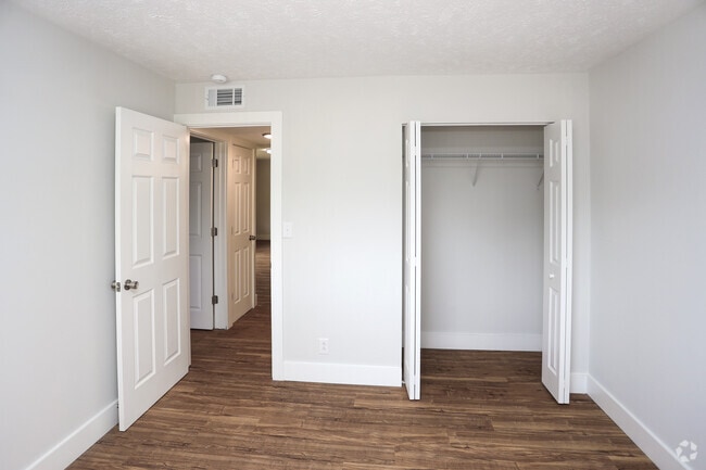 2BR, 1BA - 889 SF - Heritage Apartments
