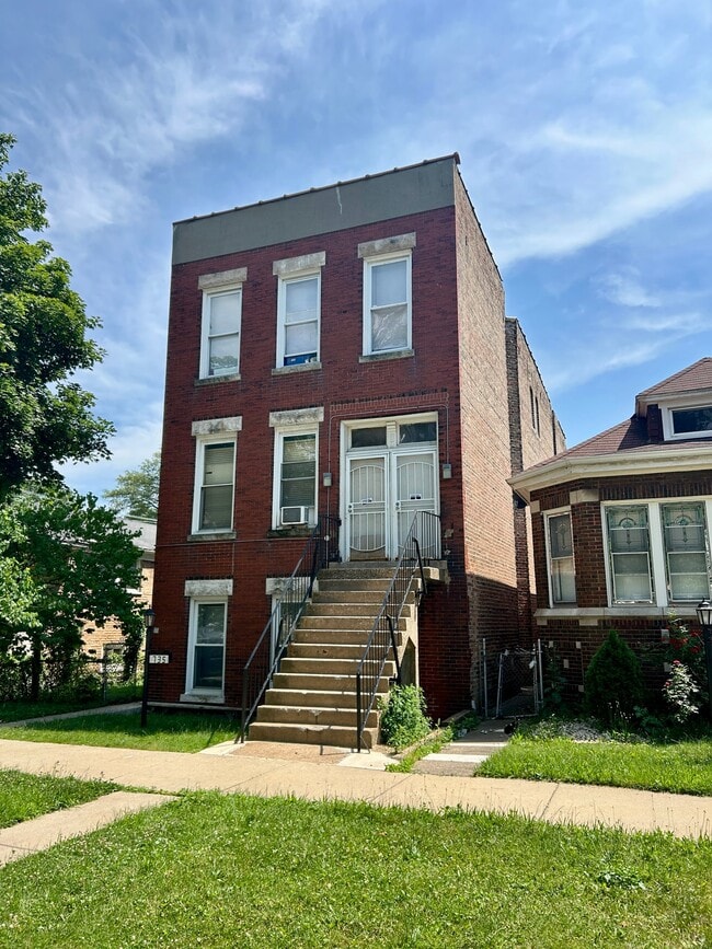 Building Photo - 735 E 88th St