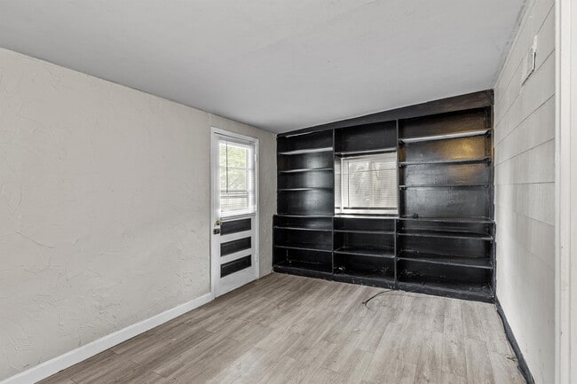 Building Photo - 1395 Bluebird Dr