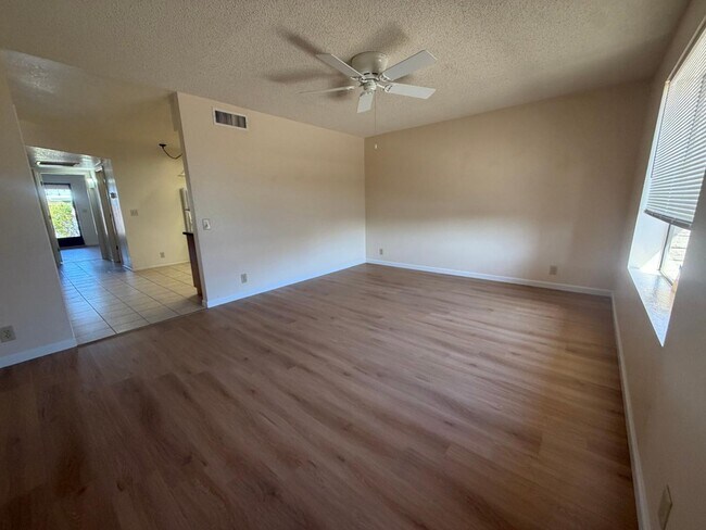 Foto del edificio - 520 S Greenfield Rd