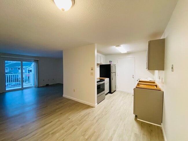 Building Photo - 9 Silver Hill Ln