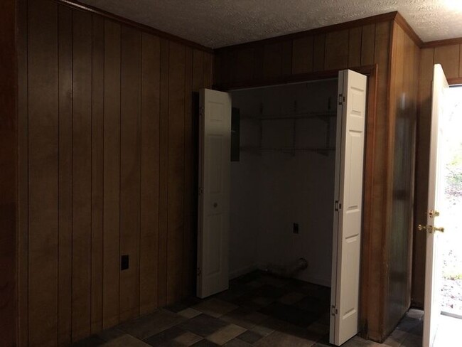 Foto del edificio - 2 Bedroom 1 Bath Duplex For Rent!