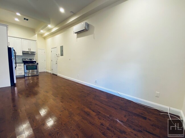 Foto del edificio - Gorgeous Brownstone Studio in the Heart of...