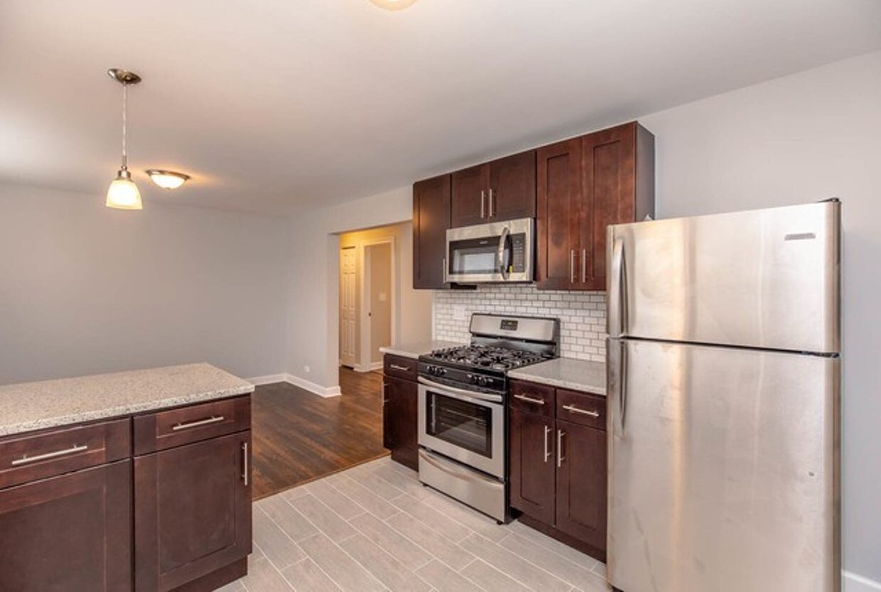 Foto principal - 6801 N Ridge Blvd