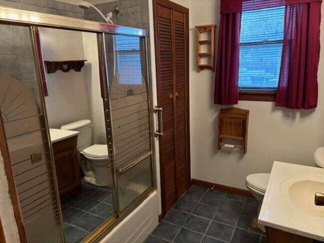 Foto del edificio - 373 Grove St