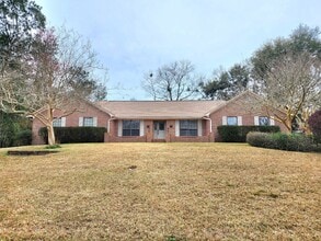 Building Photo - 9001 Woodrun Rd