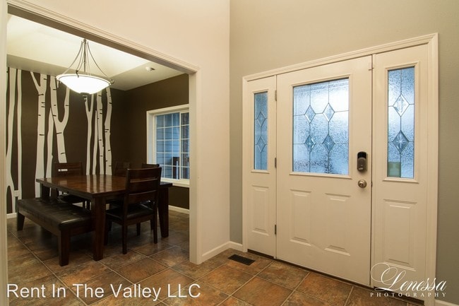 Building Photo - 3 br, 2 bath House - 571 E. Barra Lp