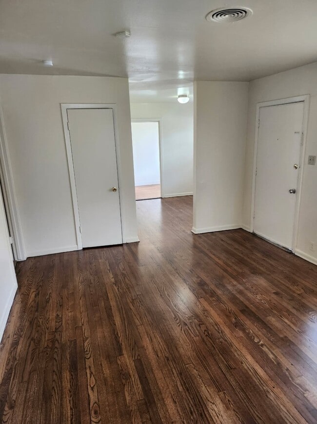 Building Photo - 6114 Doulton Dr