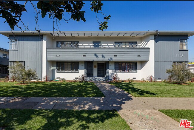 Building Photo - 1101 S Bronson Ave