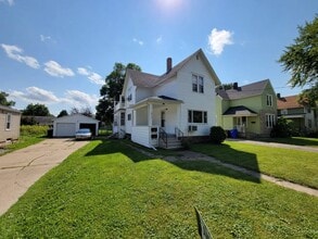 Building Photo - 817 W Spencer St