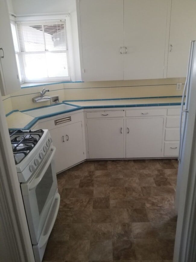 Foto del edificio - 2BD/1BA Bungalow in East Cypress, Santa Ma...