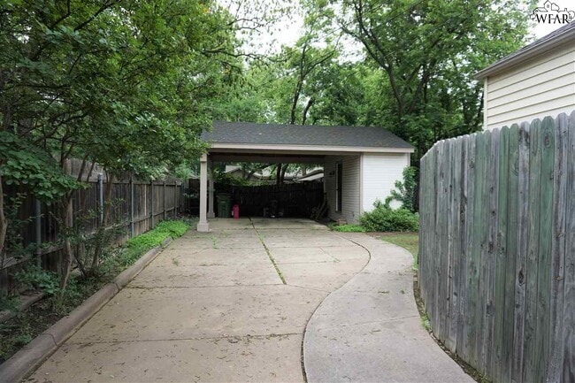 Building Photo - 1821 Speedway Ave