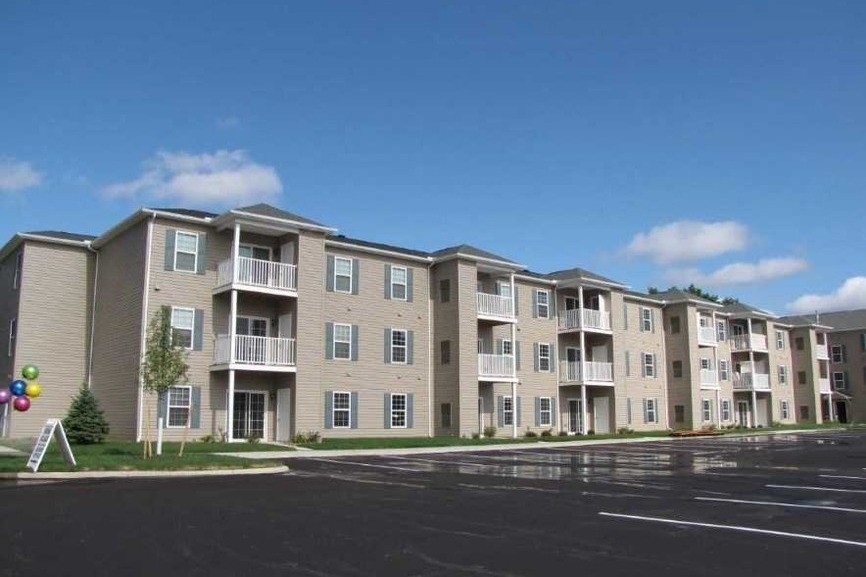 Edificio exterior - Lorain Pointe Senior Apartments