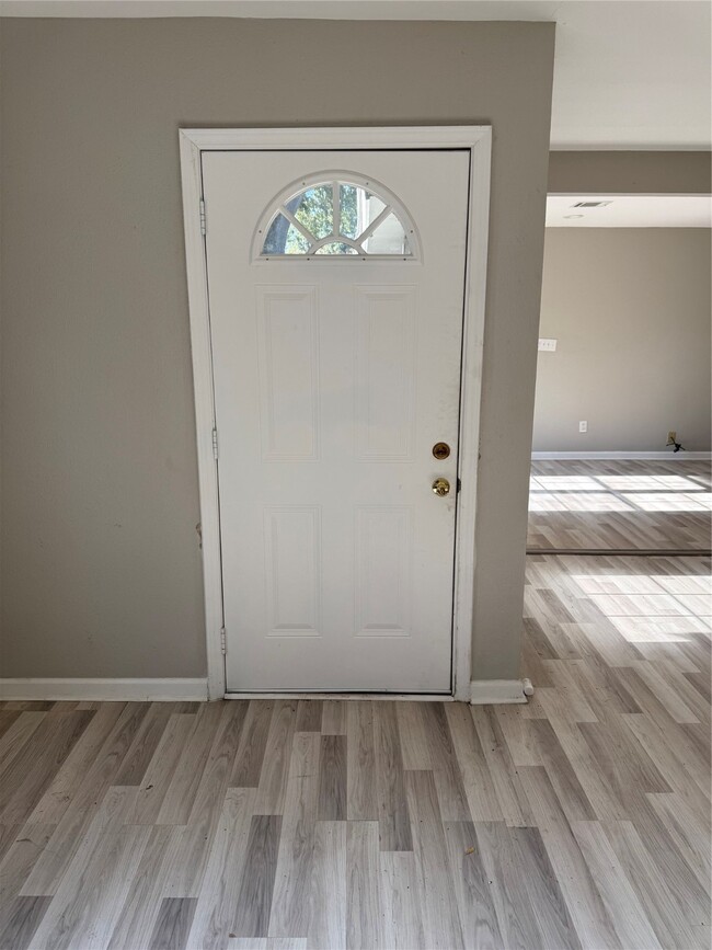 Foto del edificio - 12127 Panay Dr