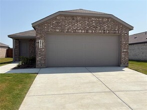 Building Photo - 2213 Neyland Dr