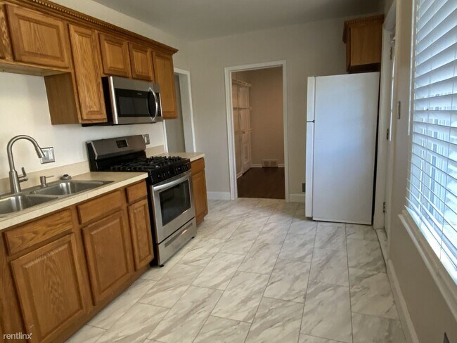 Foto del edificio - 3 br, 1 bath House - 13723 Hendricks Ave