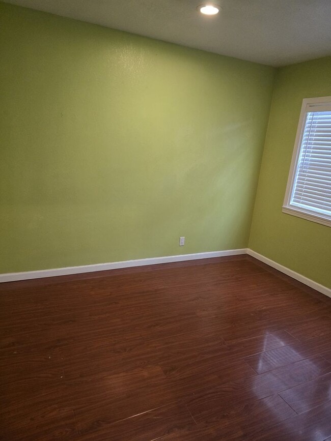 Building Photo - Singe House in garden Grove for Lease