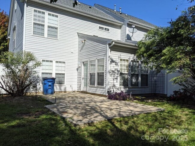 Foto del edificio - 5044 Parkview Way