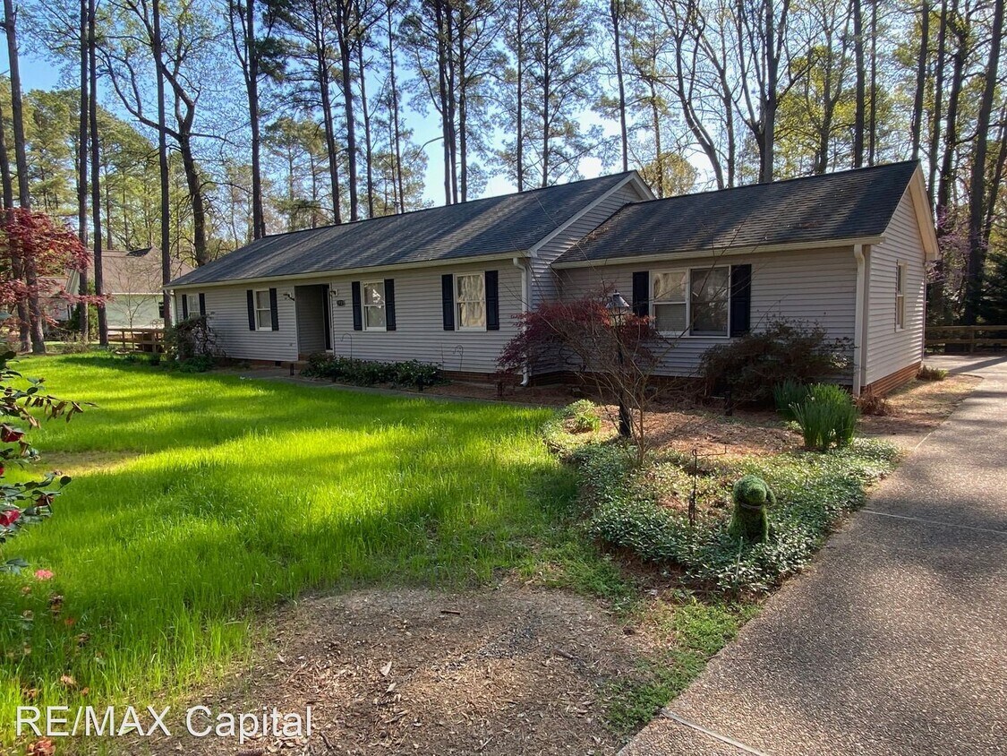 3 br, 2 bath House 2727 MONTGOMERY DRIVE House Rental in Gloucester Point, VA
