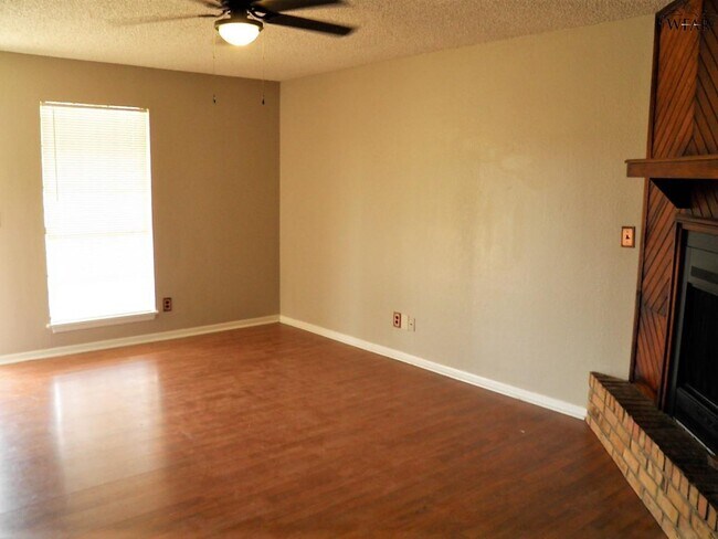 Foto del edificio - 4635 Jennings Ave