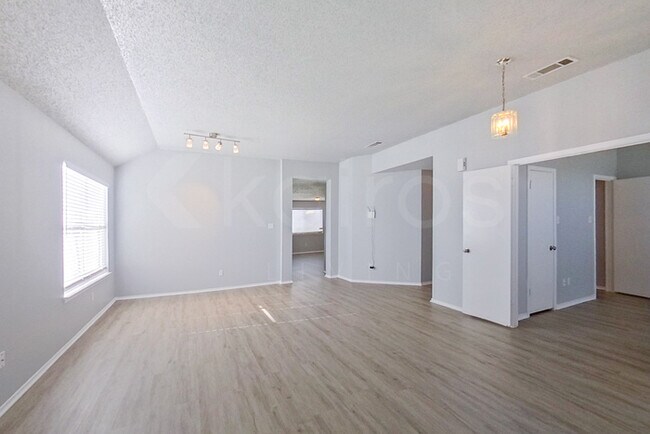 Foto del edificio - 4914 Glenoak Dr