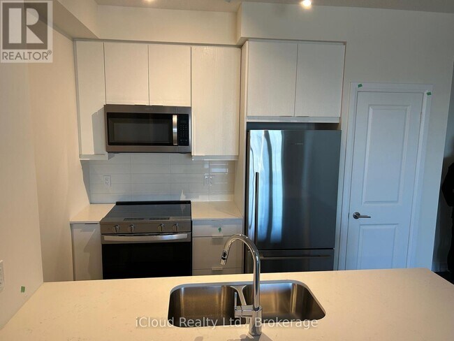 Building Photo - 15 Watergarden Dr