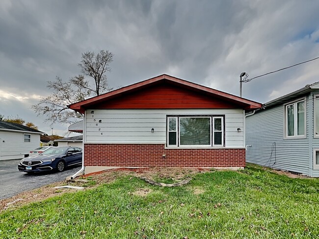 Building Photo - 15624 Laramie Ave