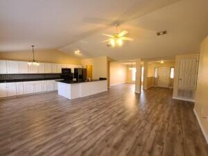 Foto del edificio - 8075 Hartington Dr