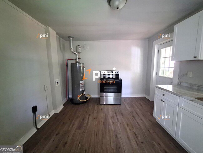 Foto del edificio - 122 Irwin St