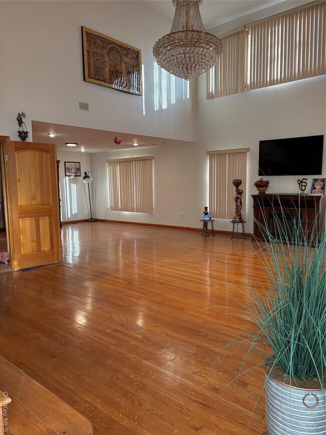 Foto del edificio - 258-05 83rd Ave