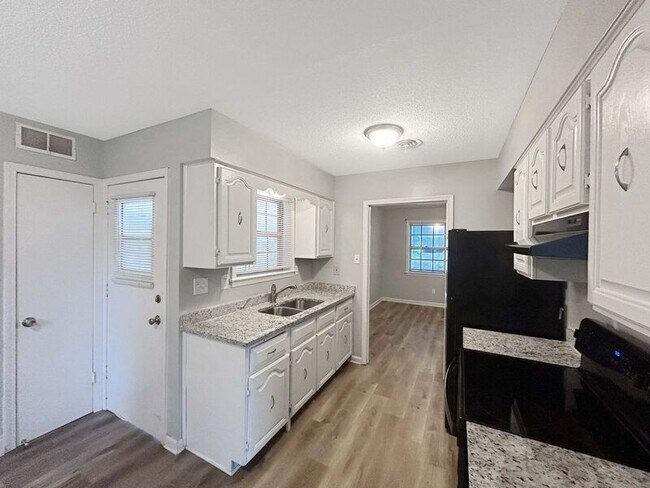 Building Photo - 3500 Panbrook Cove