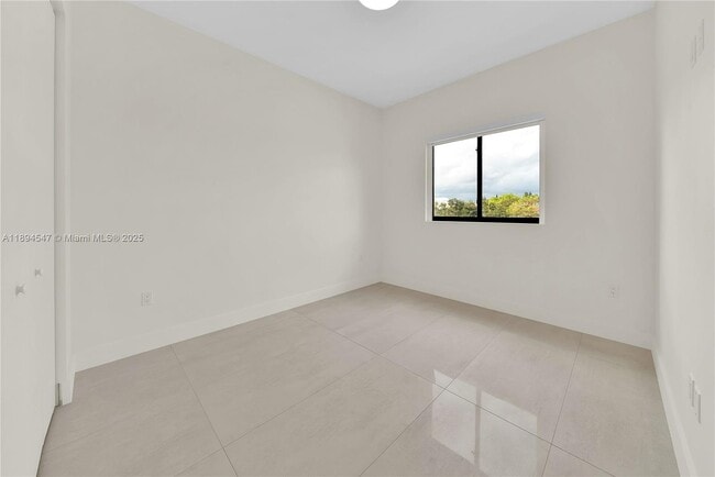 Foto del edificio - 530 SW 11th Ave