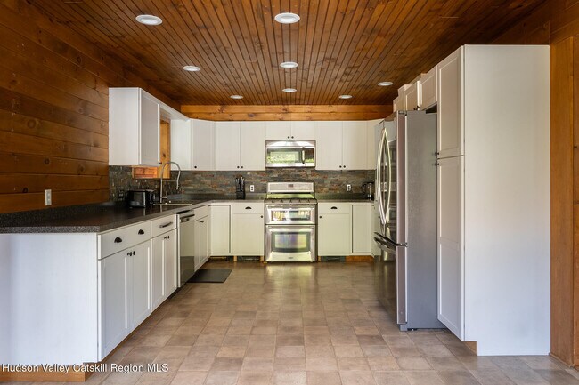 Foto del edificio - 136 US-9