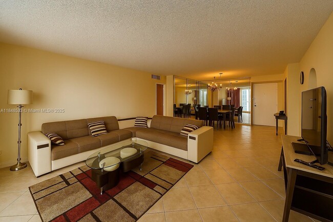 Building Photo - 2030 S Ocean Dr