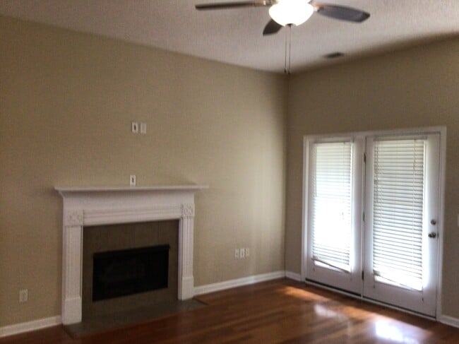 Foto del edificio - 64 Lancaster Way