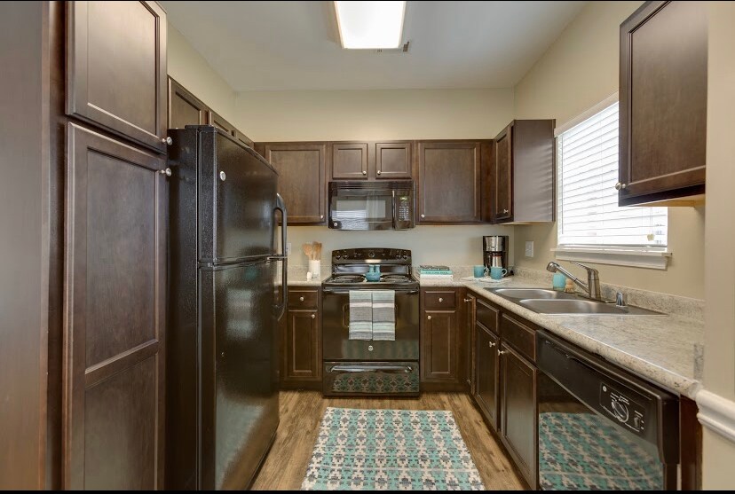 Foto del edificio - 9101 Crowne Springs Cir
