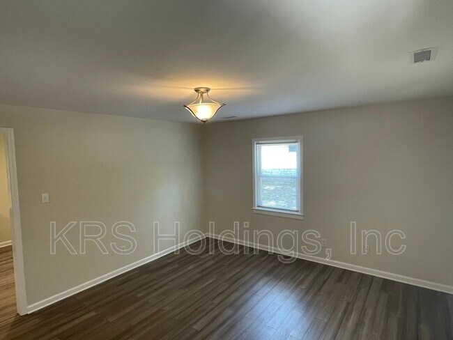 Building Photo - 613 Grantland Dr